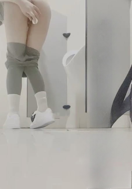 KicoQAQ 推特福利姬可盐可甜白虎一线天花式自慰预览图03