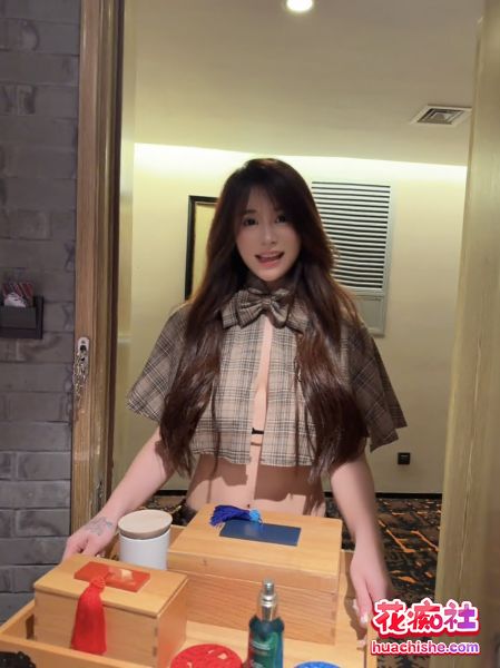 金主定制巨乳00后 美七mia 全裸诱惑 合集预览图04
