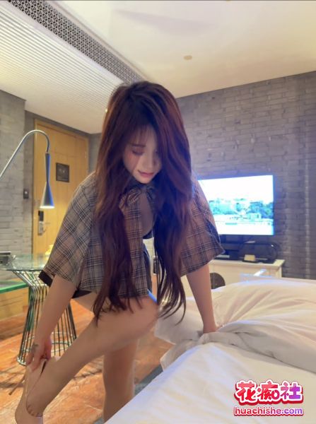金主定制巨乳00后 美七mia 全裸诱惑 合集预览图05
