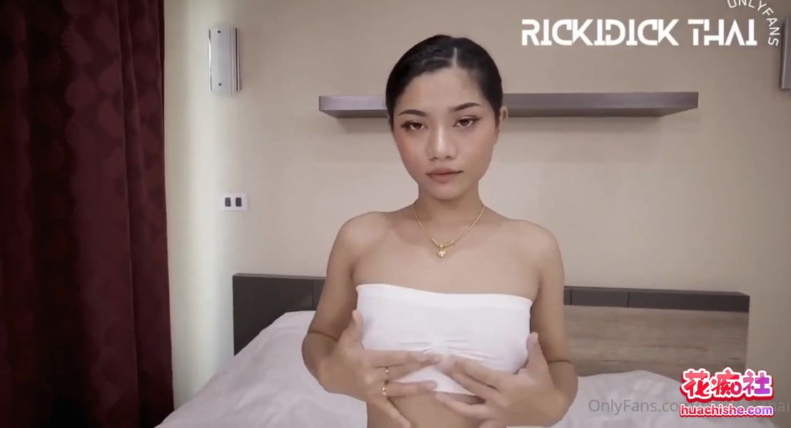 Onlyfans亚裔漂亮美眉rickidick 完美露脸大力抽插预览图01