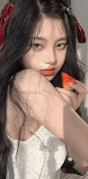 延长功能10秒！脱衣后拼命挣扎图生视频预览图01