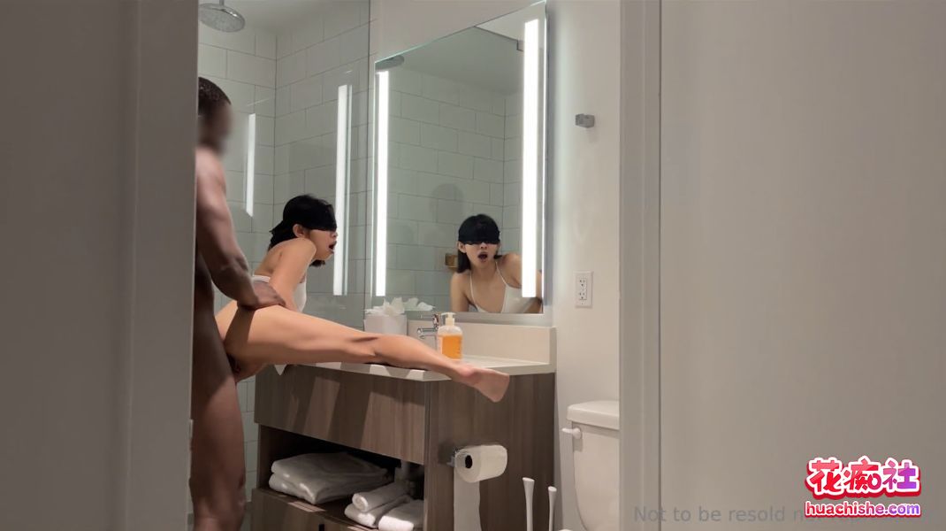 媚黑留学生hey_itsmei 约炮洋人黑鬼群P内射预览图04