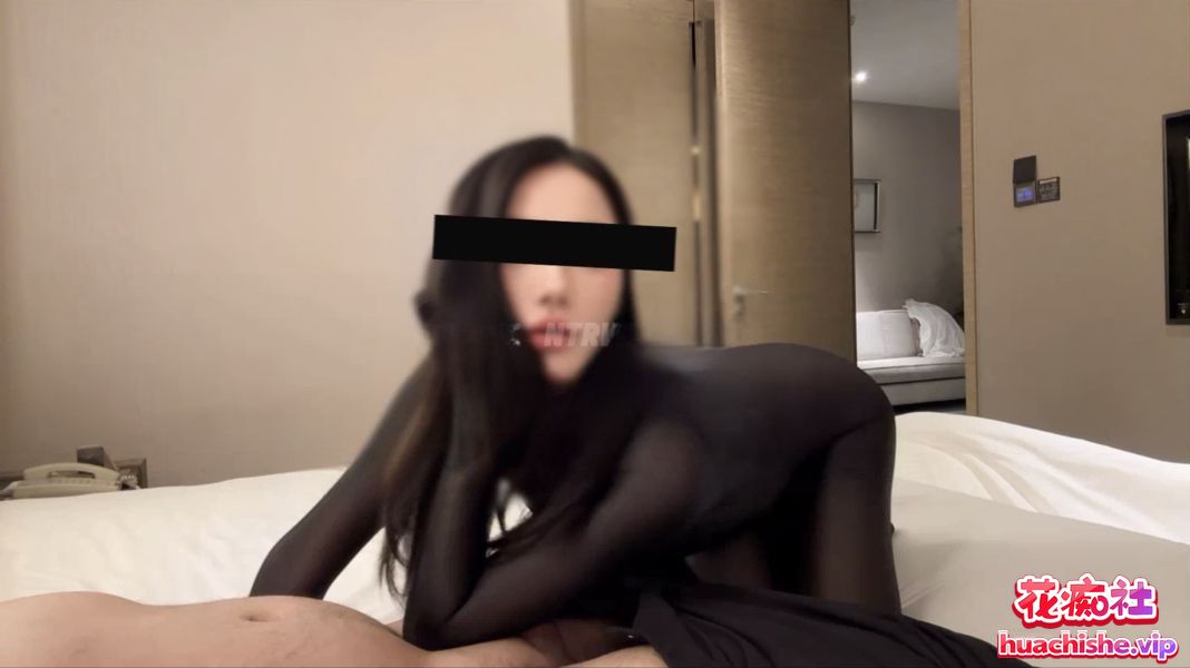 ROSEWU 极品NTR绿帽夫妻明星颜值淫妻合集预览图24