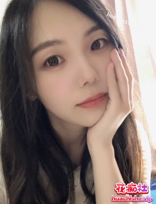 【极品泄密】两位极品女大原档泄密预览图02