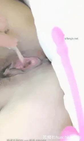 极品美少妇 骚玫瑰 在家人面前自慰高潮喷潮预览图02