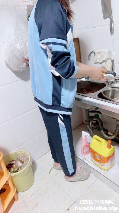 海角乱伦18岁长腿女儿丽丽 视频预览图11