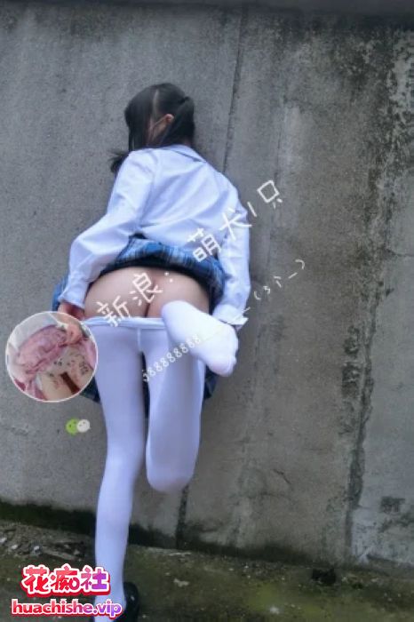 福利姬萌犬一只 戴乳钉阴环露出调教预览图12