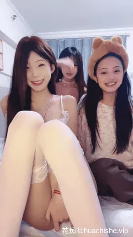 神颜值姐妹 06极品姐妹 下海踩脸狗爬互相女奴调教预览图02