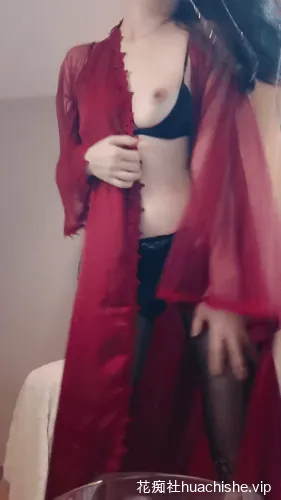 眼镜少妇 暗黑精灵 情趣制服自慰潮吹喷水合集预览图02