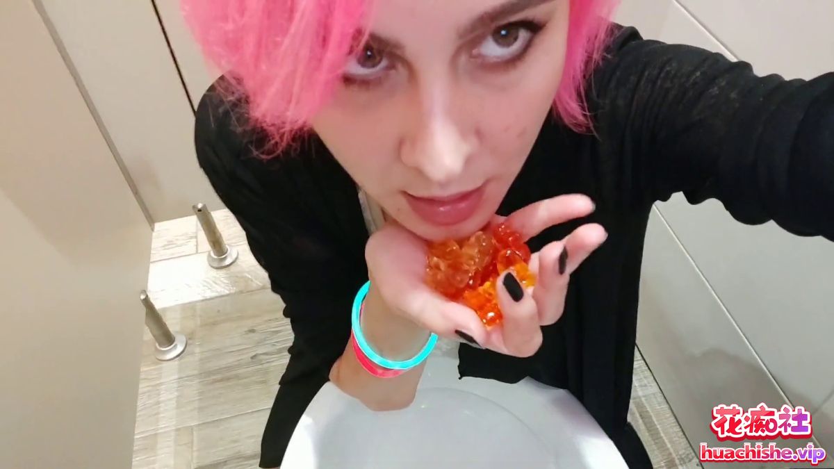 Forest Whore 重口多人SM调教户外露出拳交喝尿合集预览图10