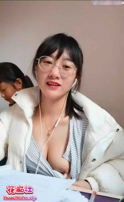 色色的老湿 办公室自慰直播预览图07