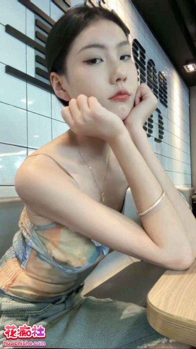 胆胆 露脸私拍自舔福利合集预览图07