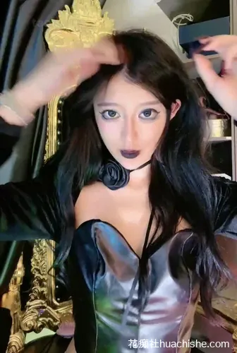玥樾与06年表妹女奴奴下奴各种调教视频预览图05