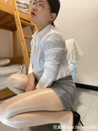 SP站眼镜骚妇Nlen_baby 自慰喷水预览图12