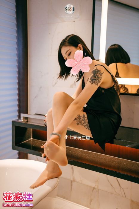 小七爱玩庄周 美足足交福利预览图04