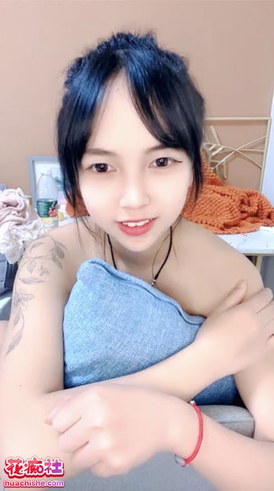 新人萌妹 小土豆 性感丝袜美腿自慰预览图05