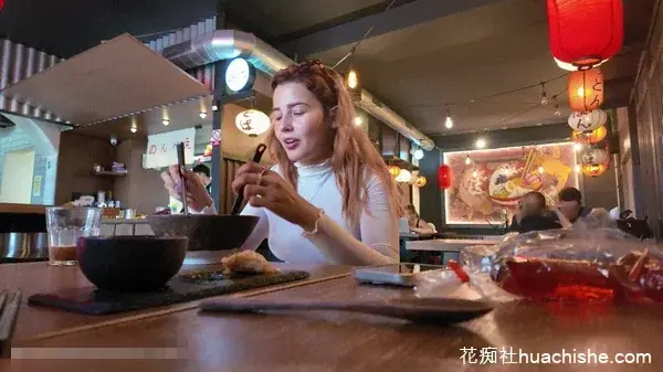 BralessForever 欧美户外露出预览图03