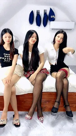 迷人小娜娜 高颜大奶妹带闺蜜下海群p直播合集 39v19.2G